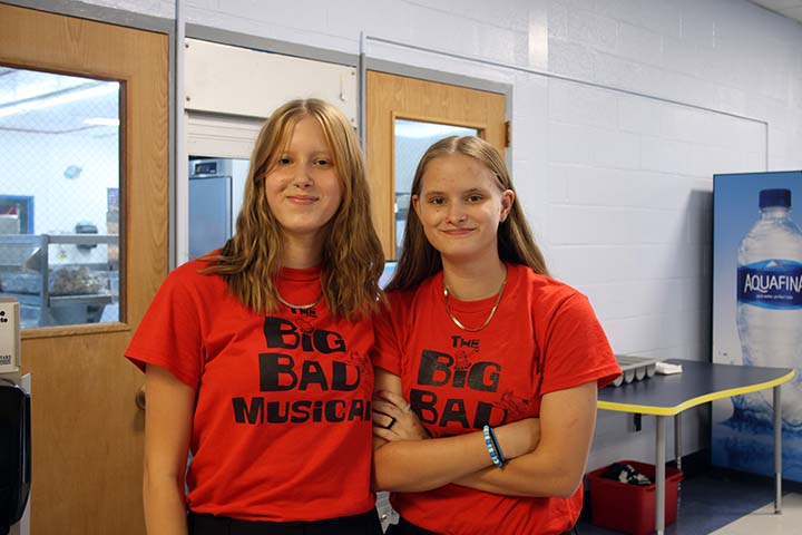 HS students dressed alike in cafeteria